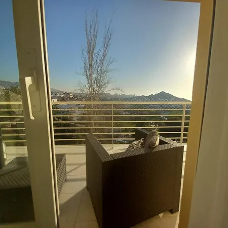 Appartamento Amplio, Luminoso Y Moderno Con Amplia Terraza Y Hermosas Vistas En Exclusiva Urbanizacion